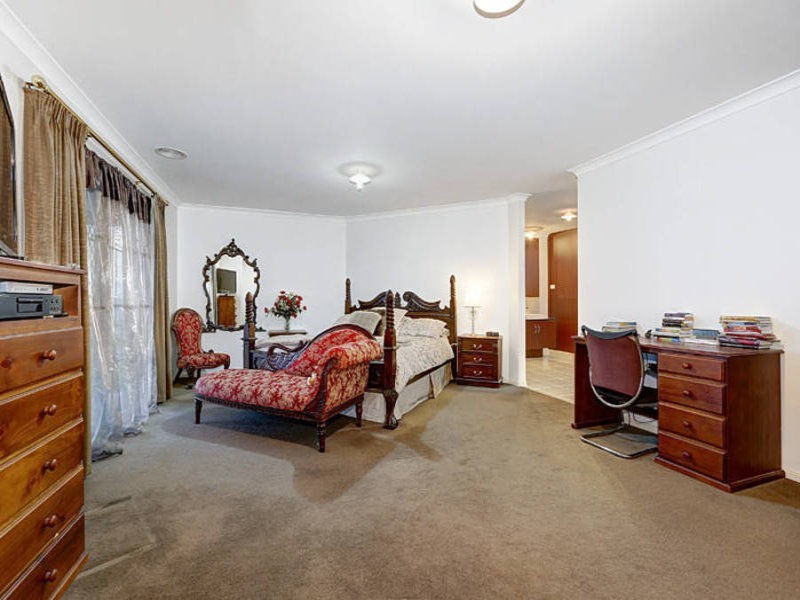 Caroline Springs VIC 3023