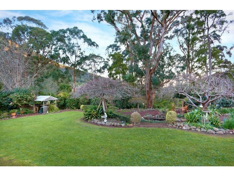 8 – 10 Lincoln Road, Warburton VIC 3799