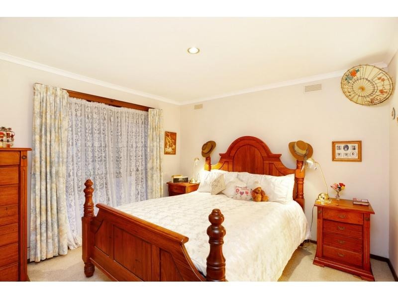 8 – 10 Lincoln Road, Warburton VIC 3799