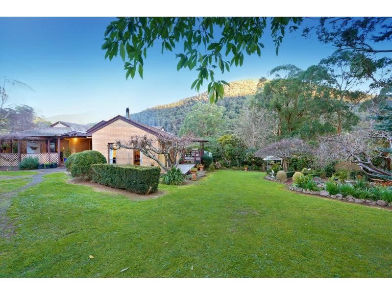 8 – 10 Lincoln Road, Warburton VIC 3799