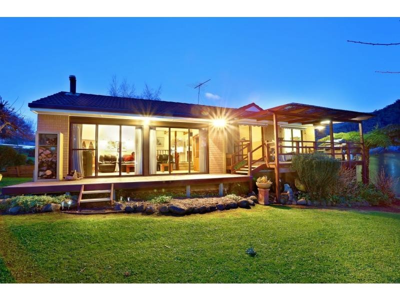 8 – 10 Lincoln Road, Warburton VIC 3799