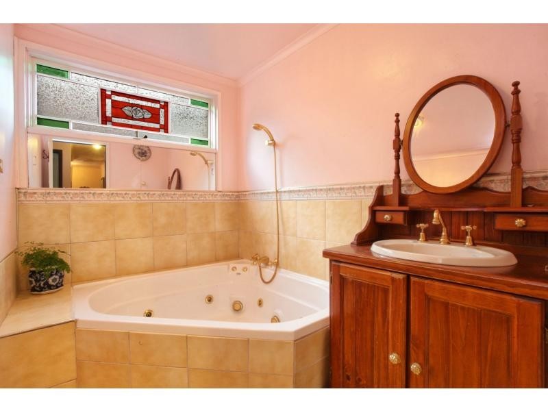 15 Meander Road, Hurstbridge VIC 3099