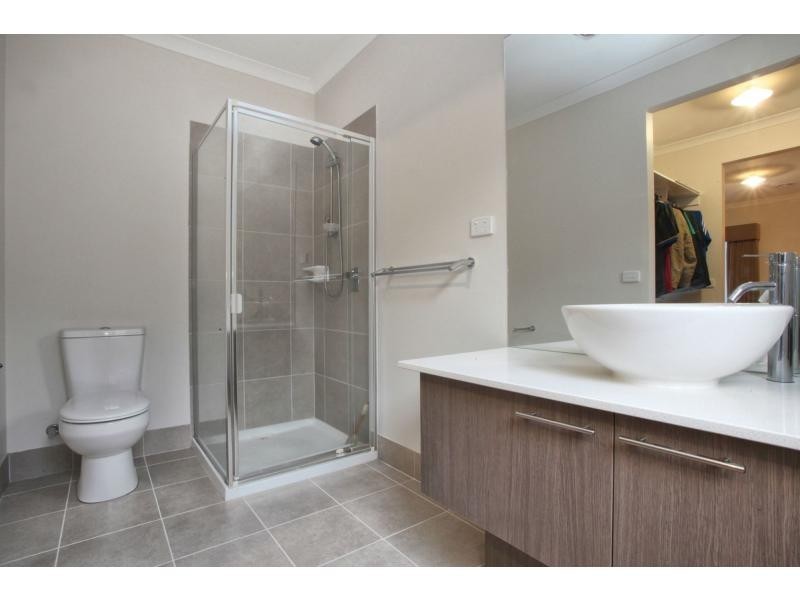 42 Aylesbury Boulevard, Doreen VIC 3754