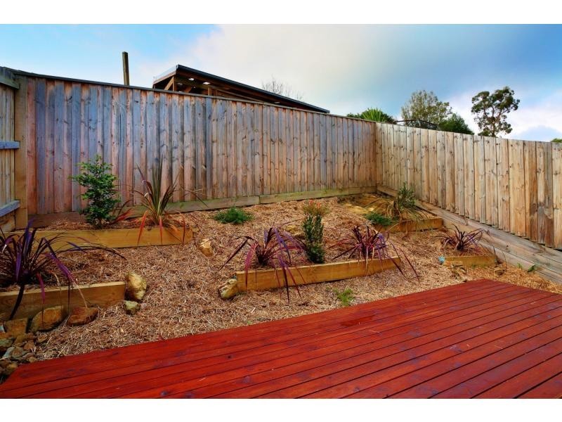 5 Themeda Place ( Come In Off Leigh Close), Lilydale VIC 3140