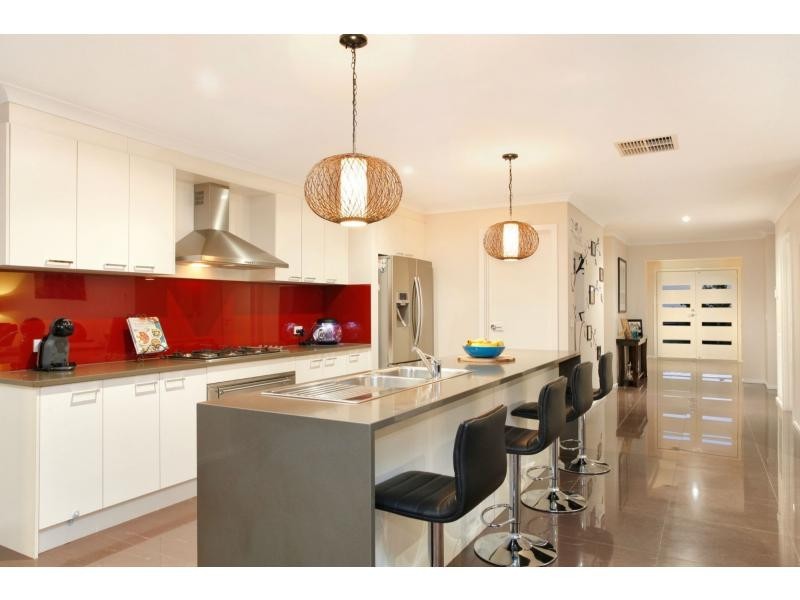 27 Windermere Boulevard, Pakenham VIC 3810