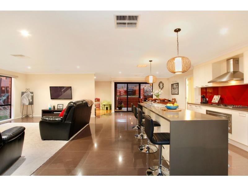 27 Windermere Boulevard, Pakenham VIC 3810