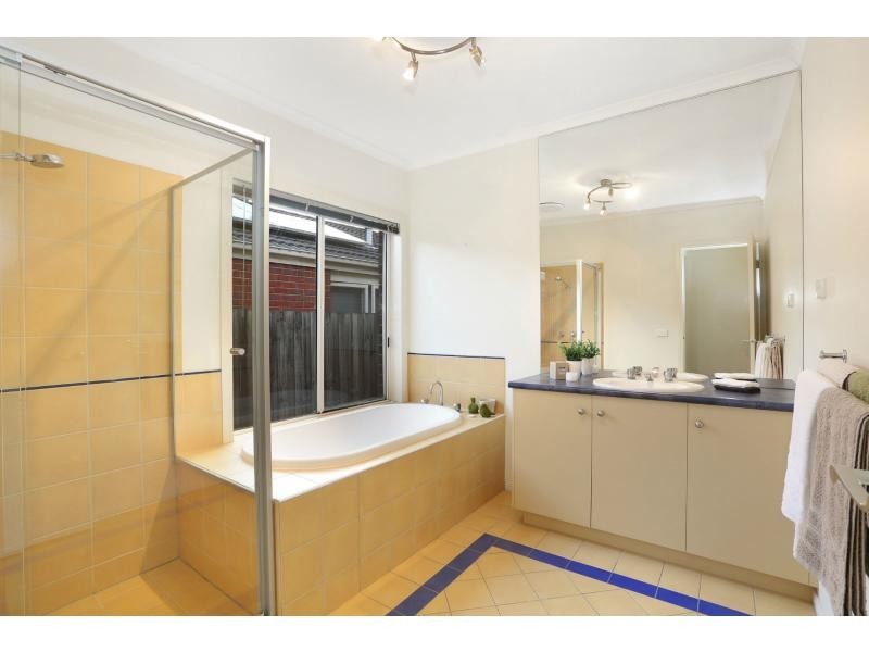 35 Regency Rise, Chirnside Park VIC 3116