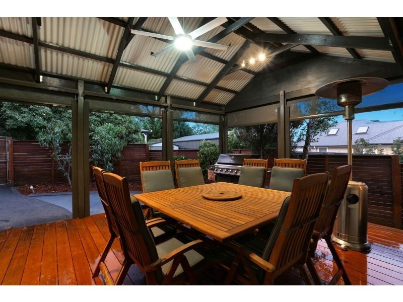 1/100 Mount View Parade, Croydon VIC 3136