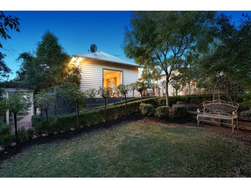 8 Coventry Place, Chirnside Park VIC 3116