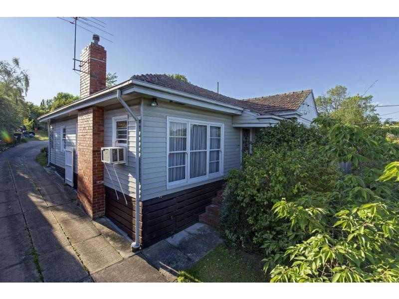 17 Box Hill Crescent, Mont Albert North VIC 3129