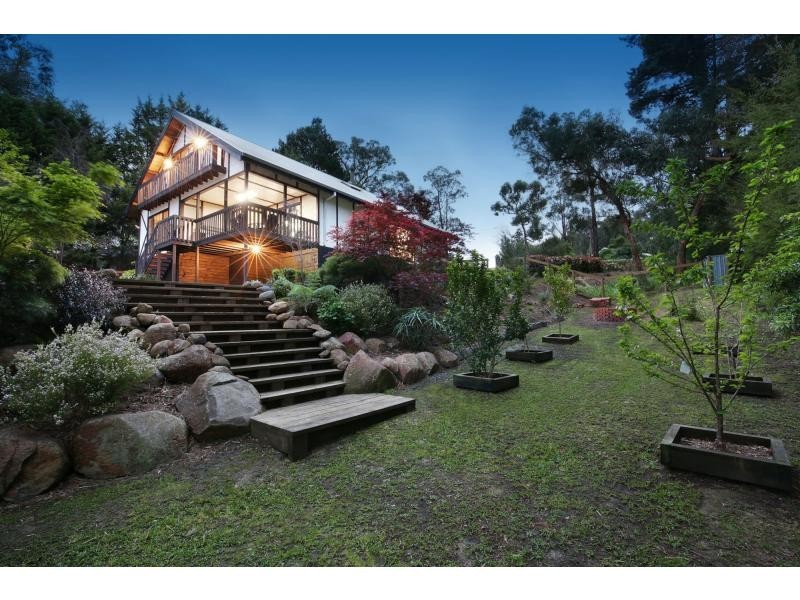 16 Grieve Street, Launching Place VIC 3139