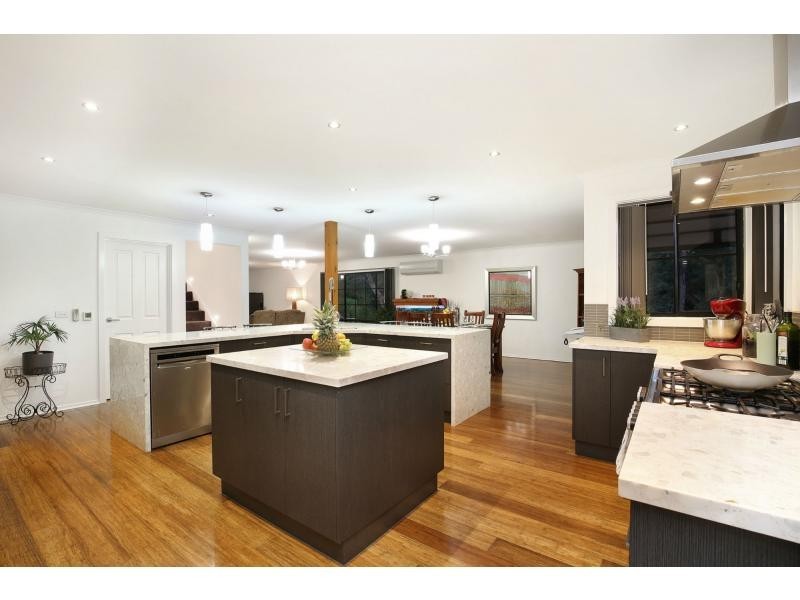 16 Grieve Street, Launching Place VIC 3139