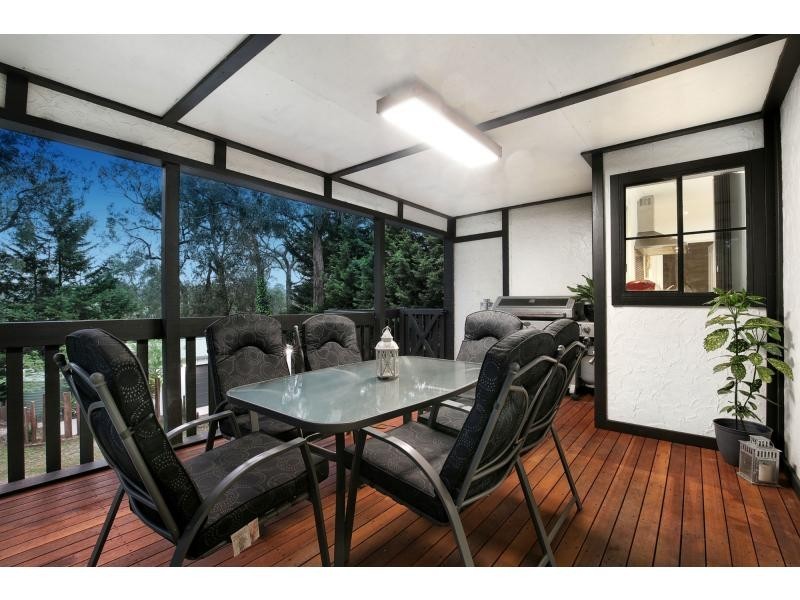 16 Grieve Street, Launching Place VIC 3139