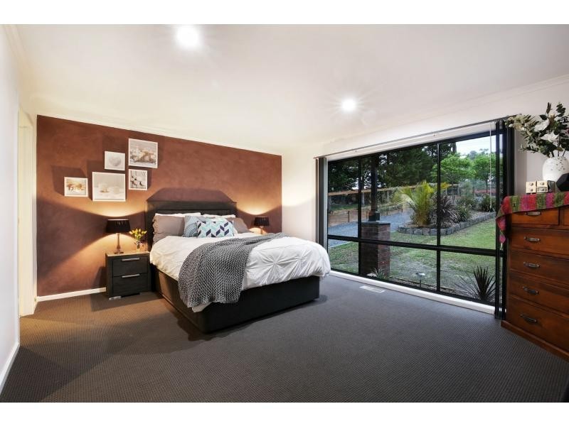16 Grieve Street, Launching Place VIC 3139
