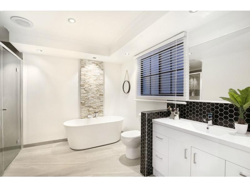 16 Grieve Street, Launching Place VIC 3139