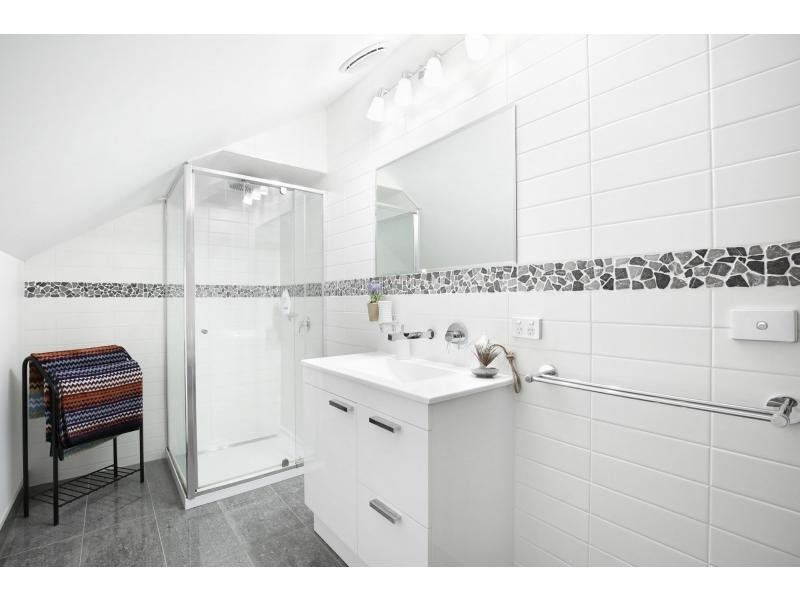 16 Grieve Street, Launching Place VIC 3139