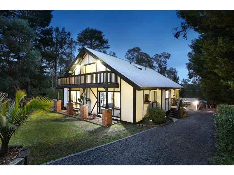 16 Grieve Street, Launching Place VIC 3139