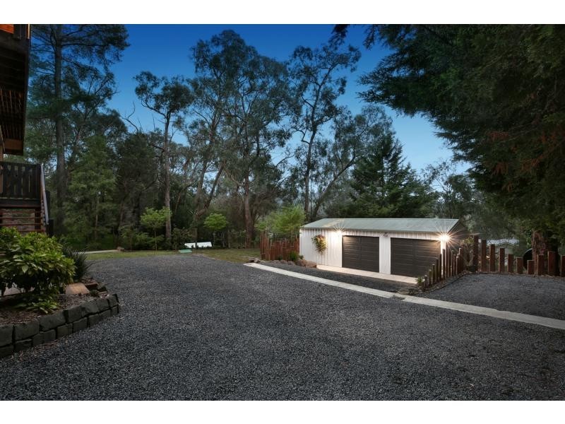 16 Grieve Street, Launching Place VIC 3139