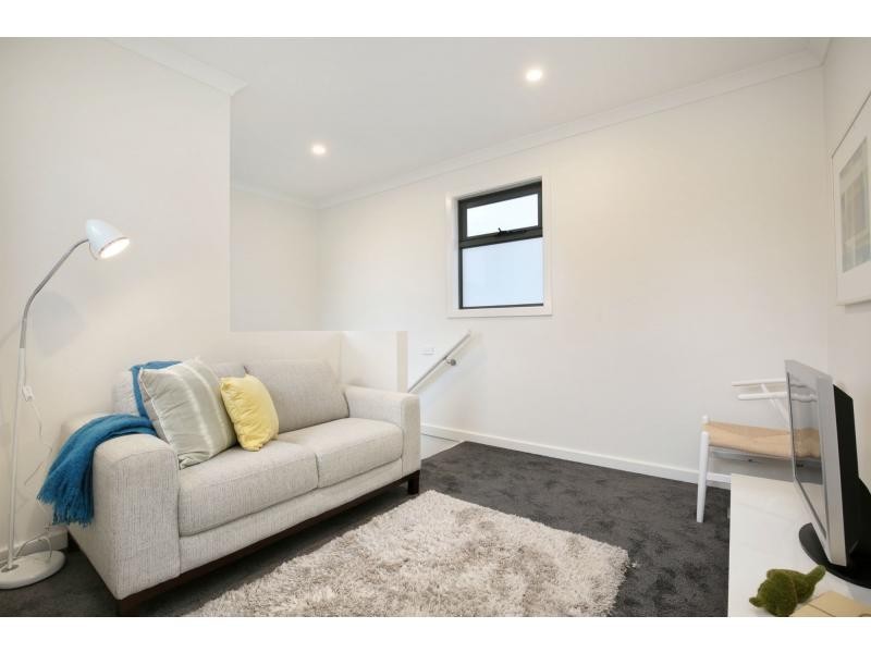 Unit 2/32 Burns Avenue, Clayton South VIC 3169