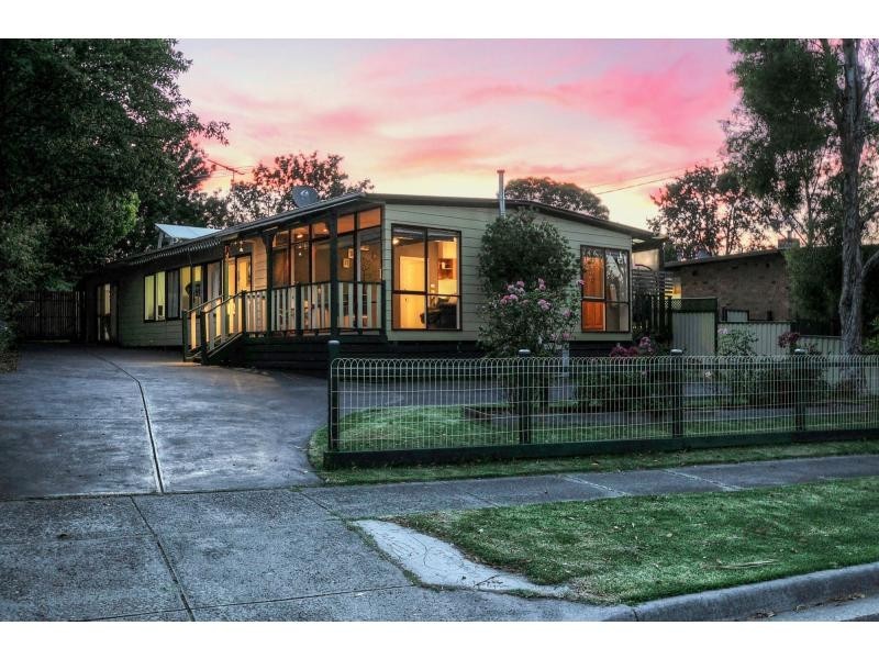 8 California Crescent, Ferntree Gully VIC 3156