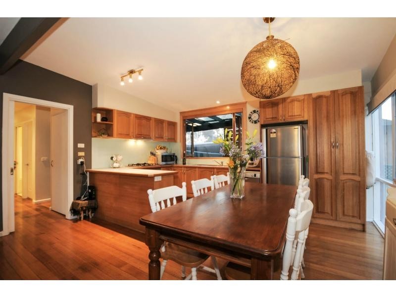 8 California Crescent, Ferntree Gully VIC 3156