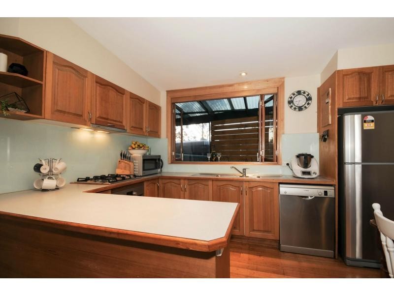 8 California Crescent, Ferntree Gully VIC 3156