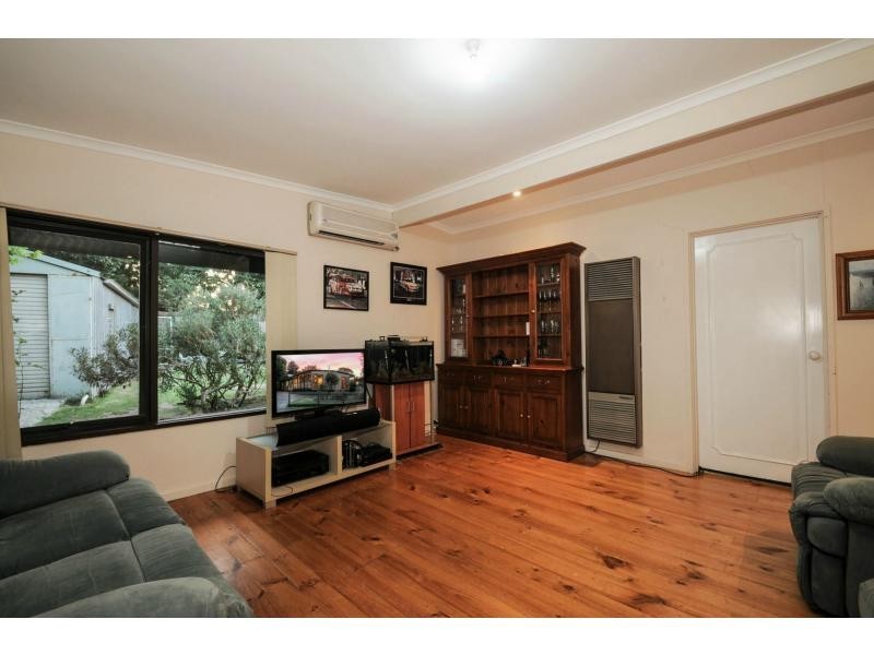 8 California Crescent, Ferntree Gully VIC 3156