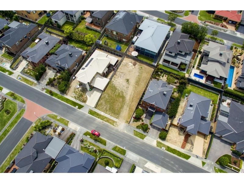 12 Regent Avenue, Mooroolbark VIC 3138