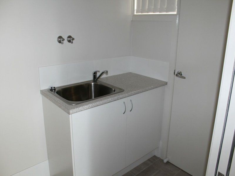 2/1B Hunter Avenue, Cessnock NSW 2325