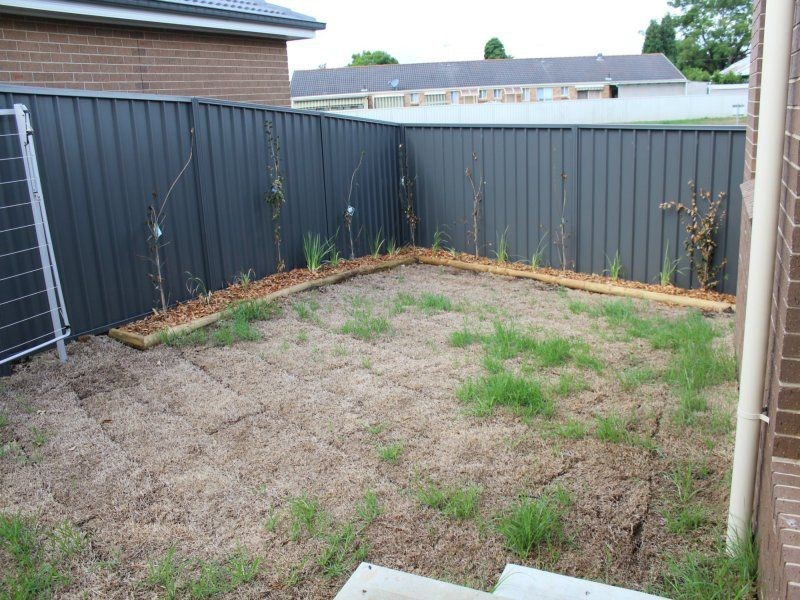 2/1B Hunter Avenue, Cessnock NSW 2325