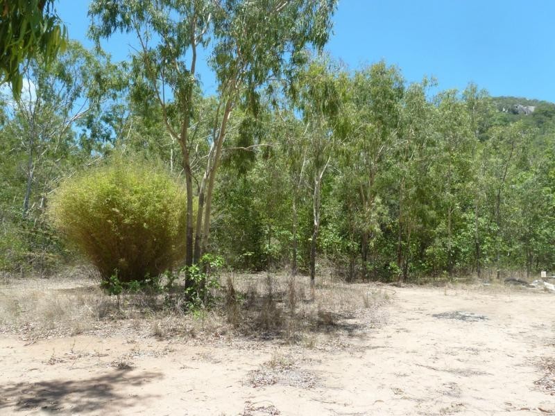 10 Pollard Street, Horseshoe Bay, Magnetic Island QLD 4819