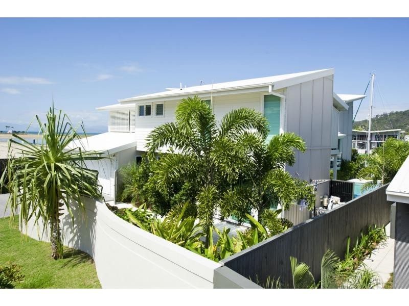 19 The Cove, Nelly Bay, Magnetic Island QLD 4819