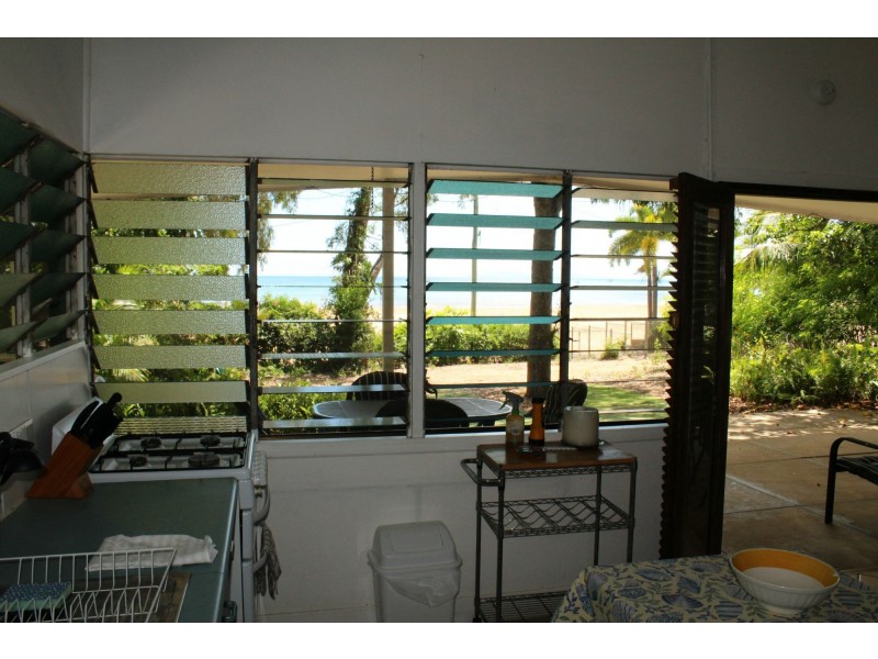 10 Henry Lawson Street, Horseshoe Bay QLD 4819
