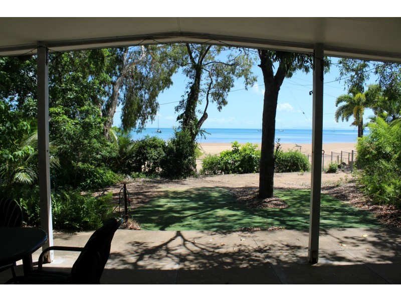 10 Henry Lawson Street, Horseshoe Bay QLD 4819
