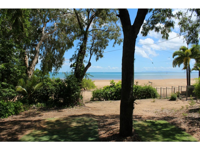 10 Henry Lawson Street, Horseshoe Bay QLD 4819