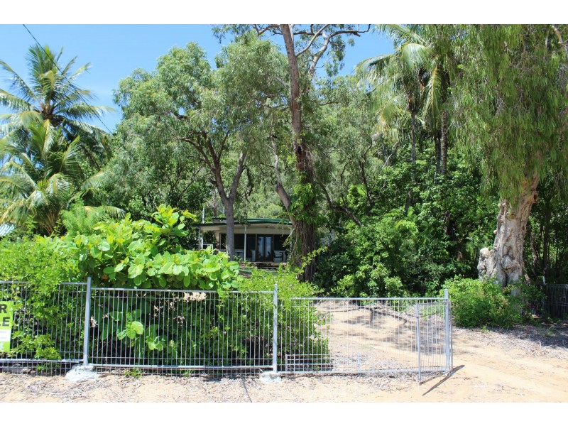 10 Henry Lawson Street, Horseshoe Bay QLD 4819