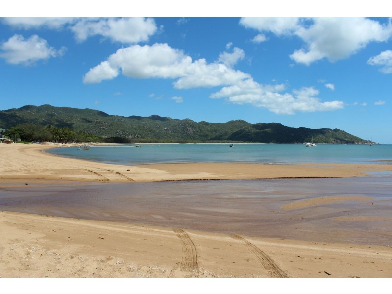 10 Henry Lawson Street, Horseshoe Bay QLD 4819