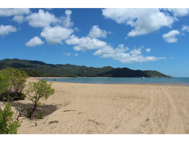10 Henry Lawson Street, Horseshoe Bay QLD 4819