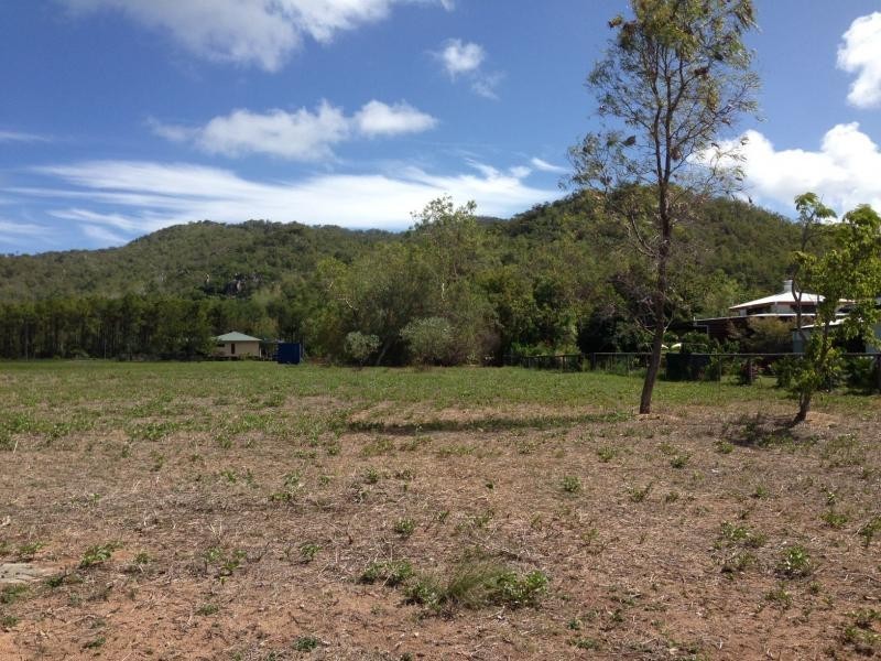 92 Gifford Street, Horseshoe Bay, Magnetic Island QLD 4819