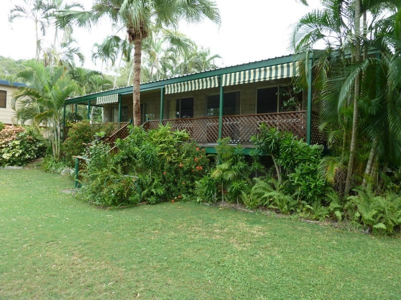 14 Sooning Street, Nelly Bay, Magnetic Island QLD 4819