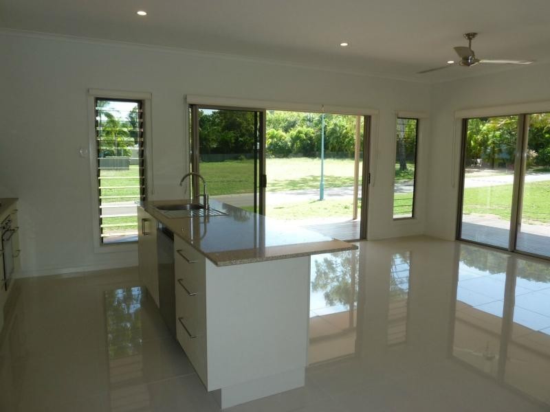 14 Bayside Court, Horseshoe Bay, Magnetic Island QLD 4819