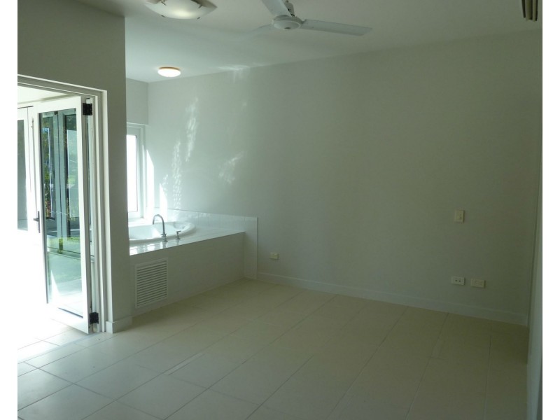 2/1-3 The Cove, Nelly Bay QLD 4819