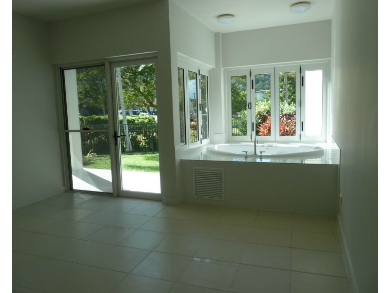 2/1-3 The Cove, Nelly Bay QLD 4819