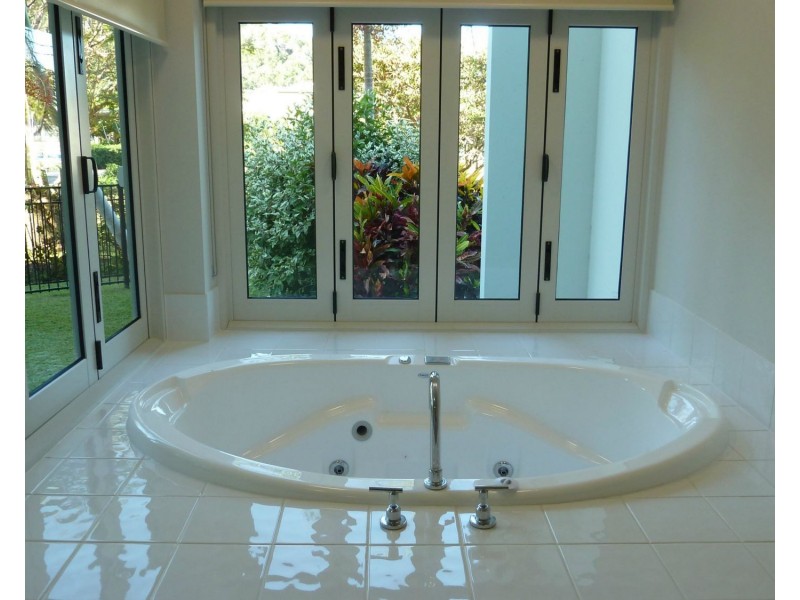 2/1-3 The Cove, Nelly Bay QLD 4819