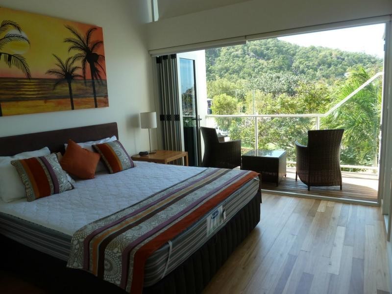 10/1-3 The Cove, Nelly Bay QLD 4819