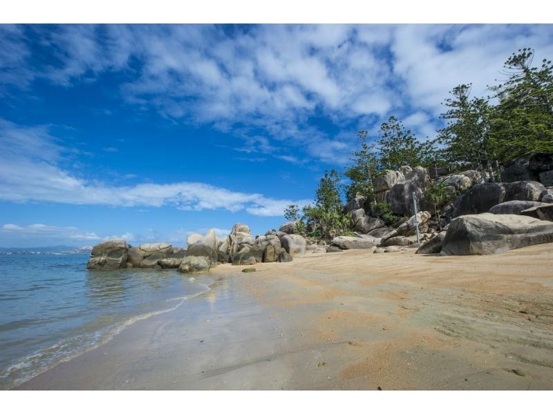 L10 Nobby Headland Picnic Street, Picnic Bay, Magnetic Island QLD 4819
