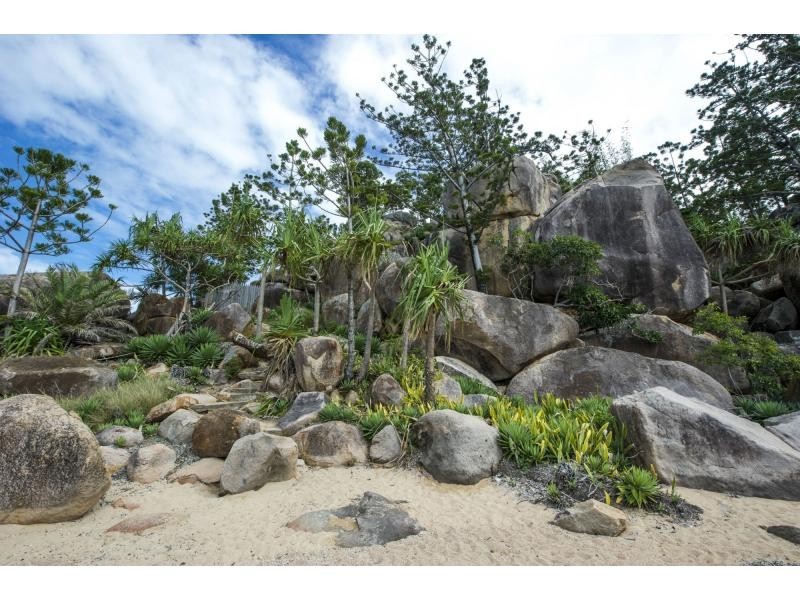 L10 Nobby Headland Picnic Street, Picnic Bay, Magnetic Island QLD 4819