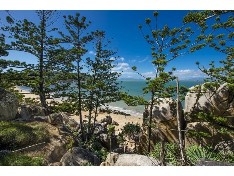 L10 Nobby Headland Picnic Street, Picnic Bay, Magnetic Island QLD 4819
