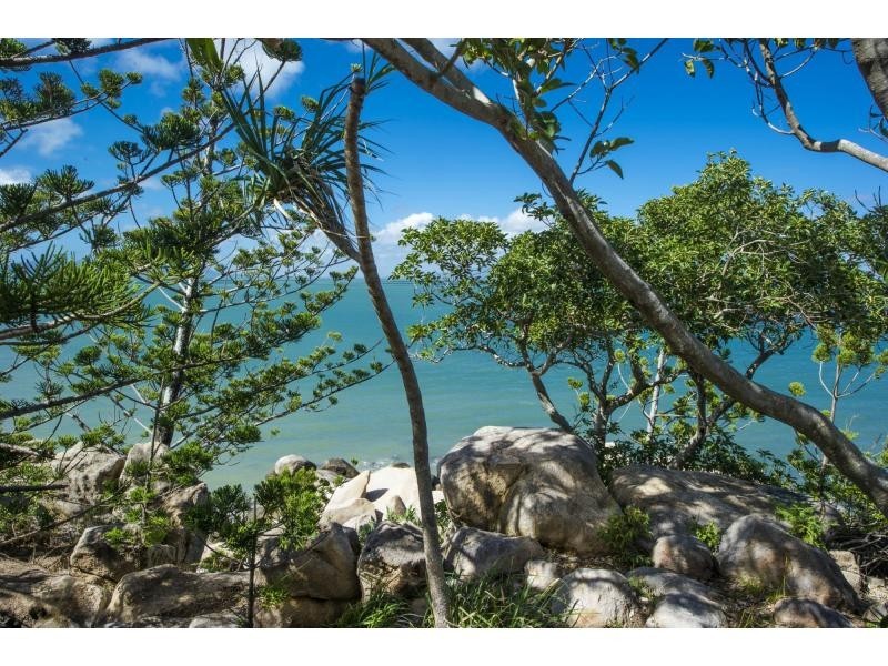 L10 Nobby Headland Picnic Street, Picnic Bay, Magnetic Island QLD 4819