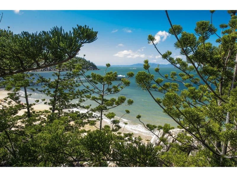 L10 Nobby Headland Picnic Street, Picnic Bay, Magnetic Island QLD 4819